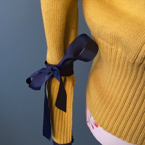 Cute sweater - Picture 2 of 2